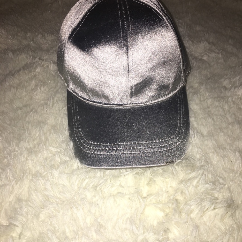 H&M Hat - Picture 2 of 4